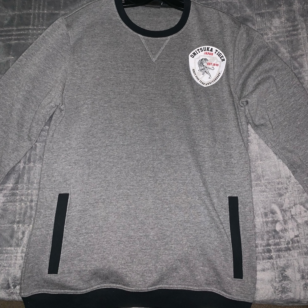 Pullover sweater